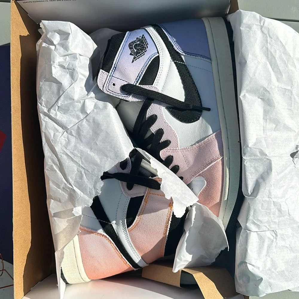 Jordan Retro 1 Skyline - Picture 7 of 7